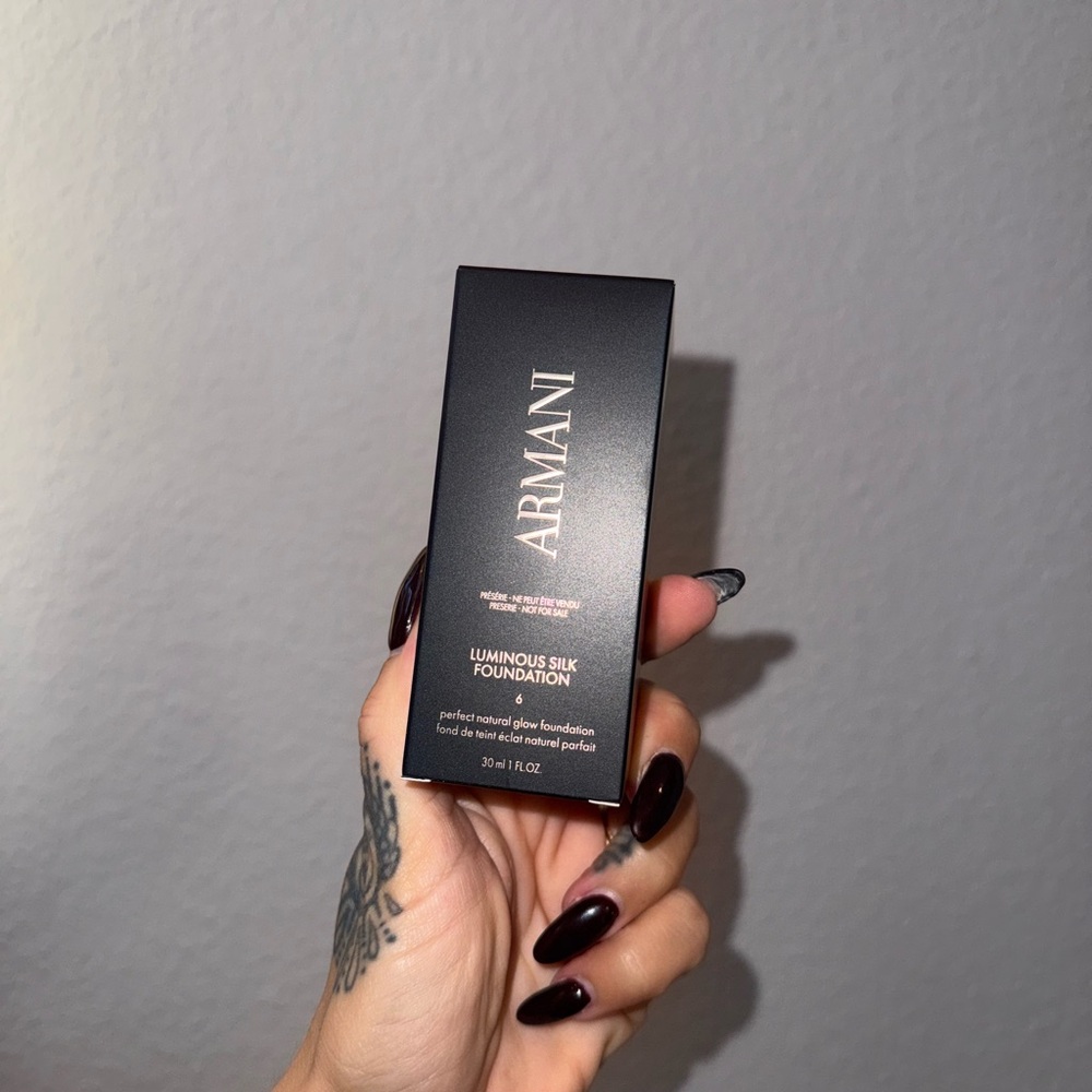 Giorgio Armani Luminous Silk Foundation - New Formula Shade 6